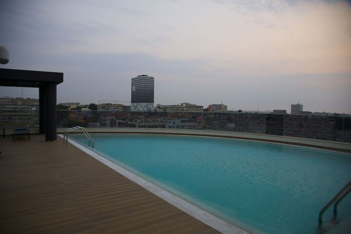 Pool 25 of 37