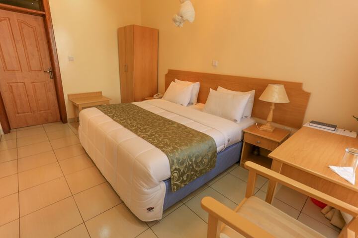 Room 4 of 97