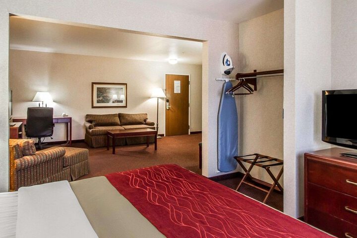 1 King Bed (1 of 17)