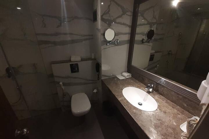 Room 26 of 38