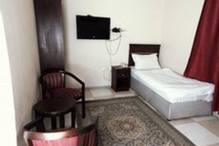 Room 5 of 12