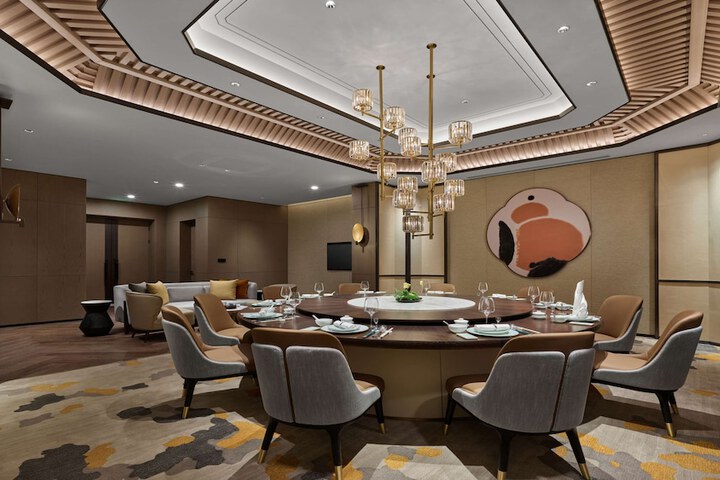 Dining 45 of 61