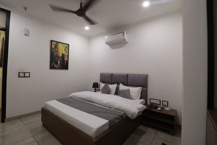 Room 16 of 80