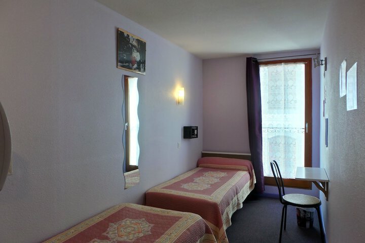 Room 11 of 35