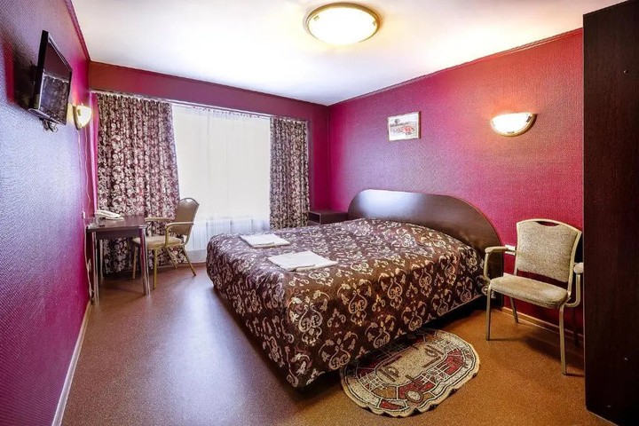 Room 4 of 13
