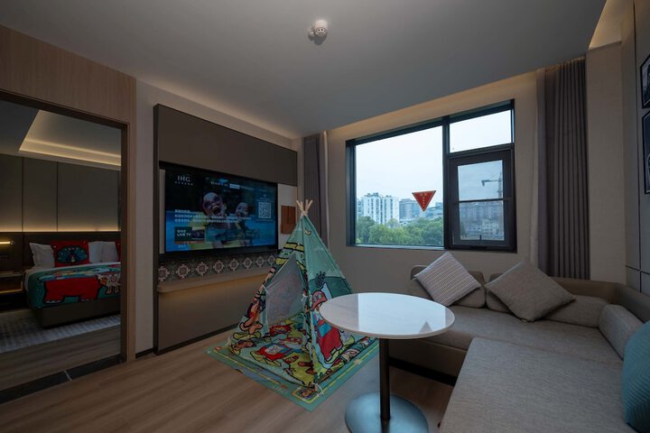 Room 17 of 53
