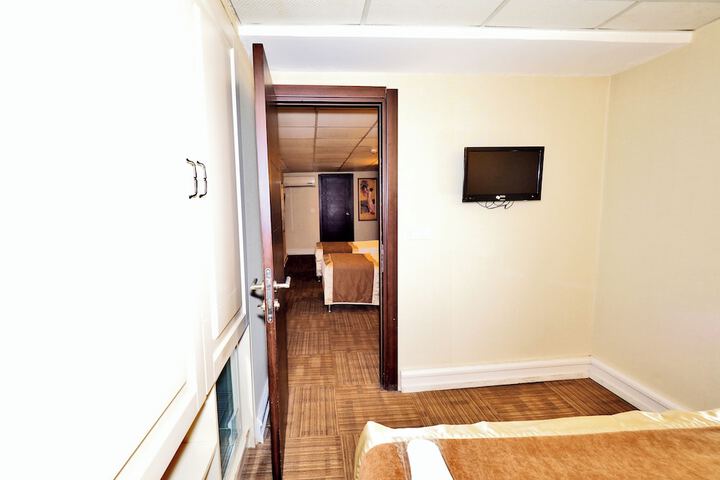 Room 16 of 61
