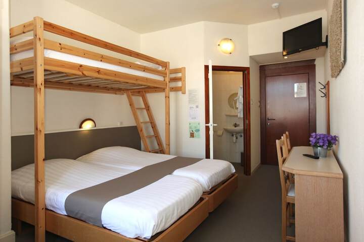 Room 15 of 52