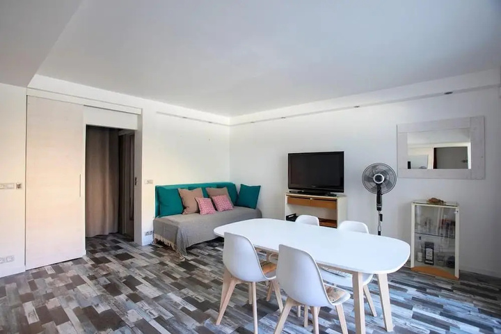 Room 5 of 13