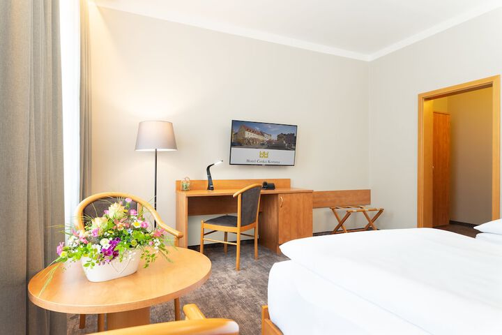Room 10 of 36