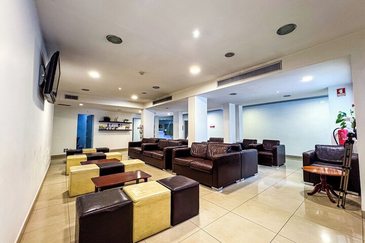 Lounge 51 of 57