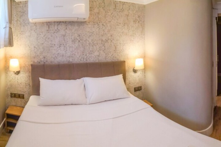 Room 12 of 50