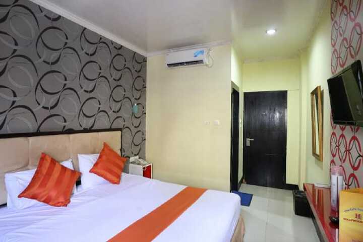 Room 13 of 32