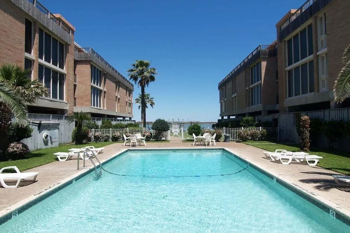 Pool 10 of 16
