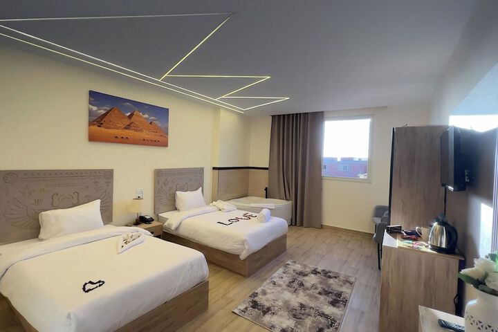 Room 40 of 177