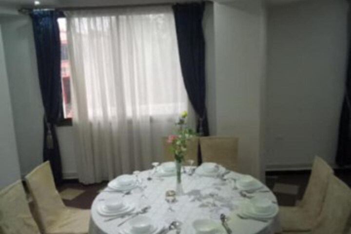 Dining 30 of 41