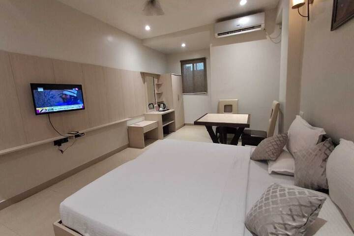 Room 5 of 31