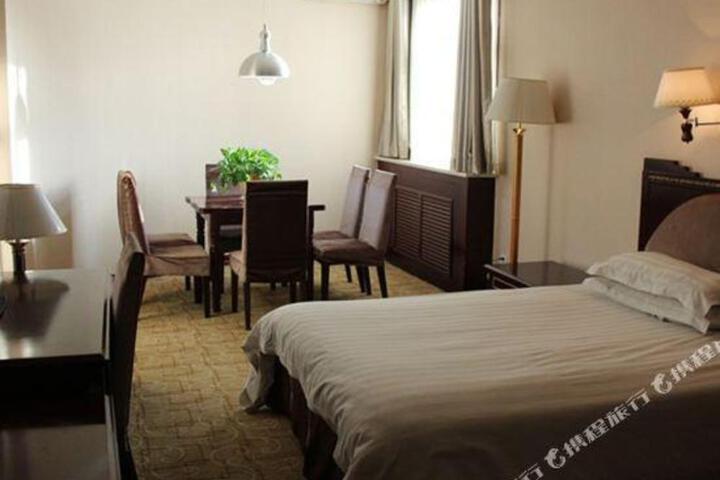 Friendship Hotel