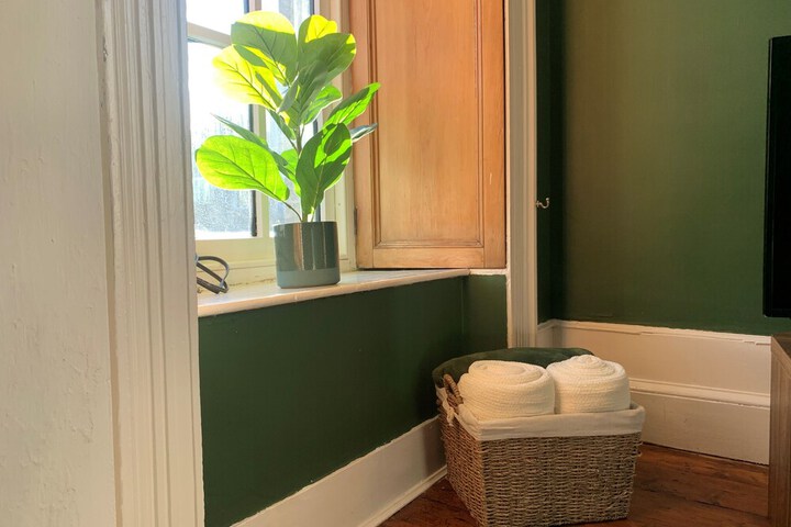 Room 4 of 30