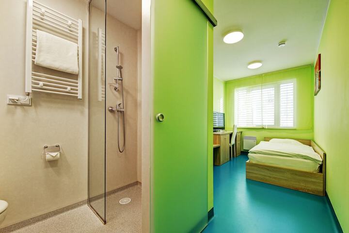 Room 3 of 20