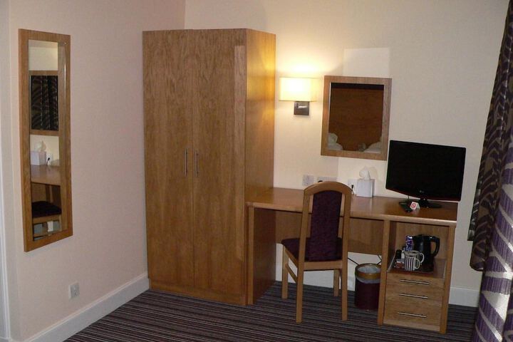 Room 32 of 62