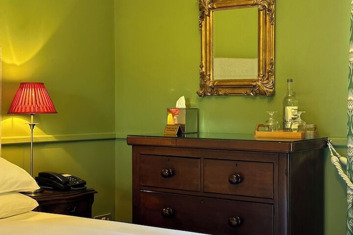 Room 4 of 38