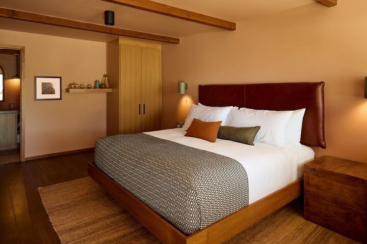 Room 4 of 38
