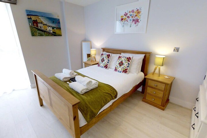 Room 2 of 20