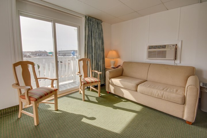 2 Double Beds (14 of 16)
