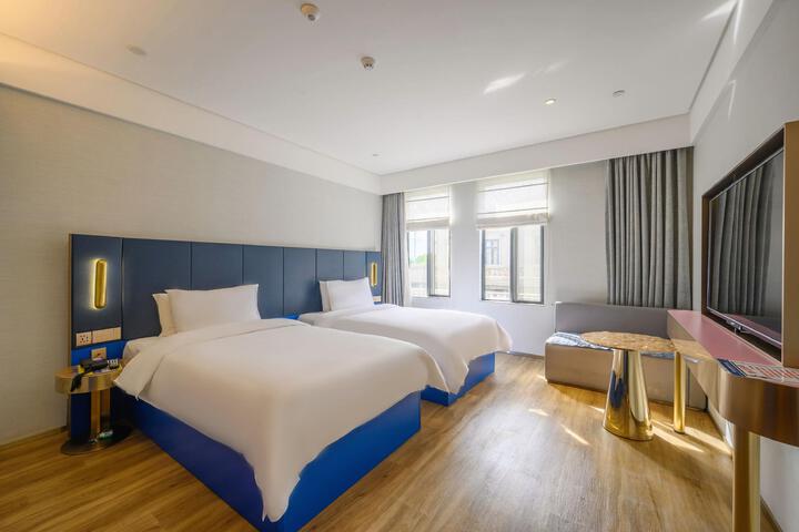 Room 8 of 23