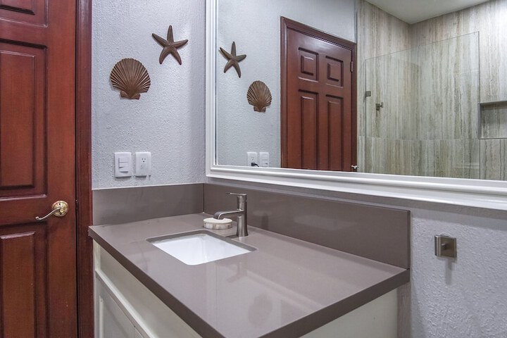 Room 510 of 599