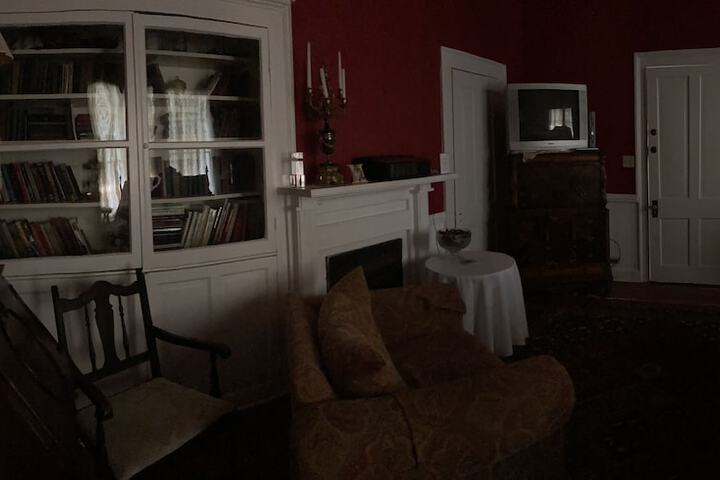Room 9 of 37
