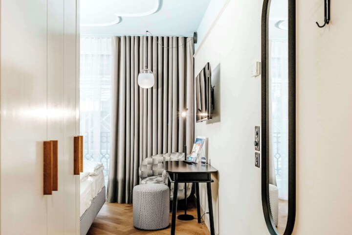 Room 12 of 63