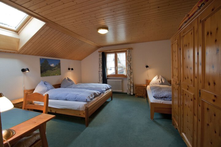 Room 13 of 166