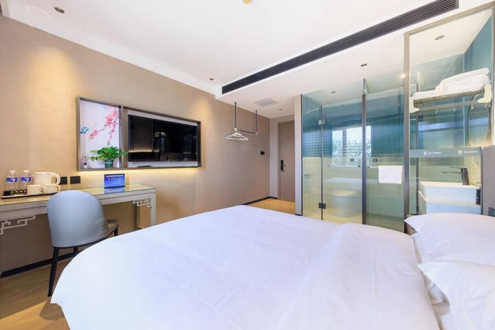 Room 13 of 18