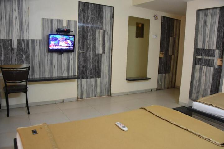 Suraj Budget HOtel