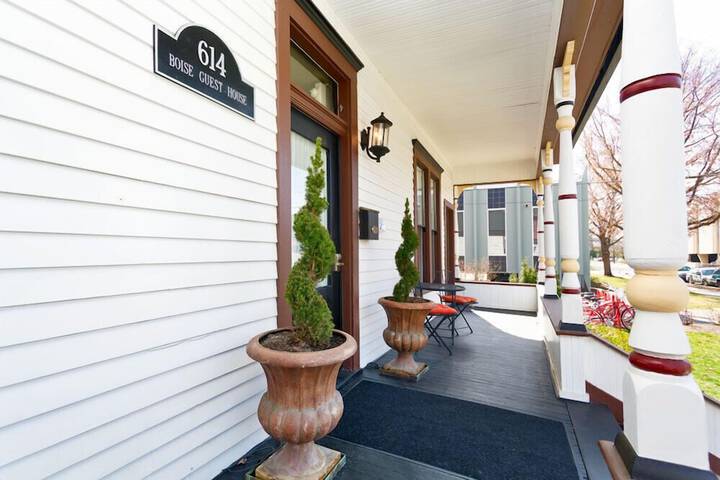 Hotel Exterior 57 of 60