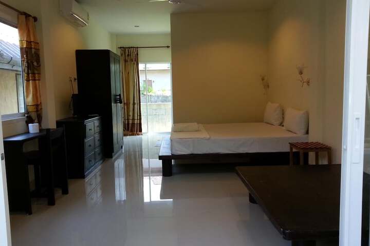 Room 12 of 33