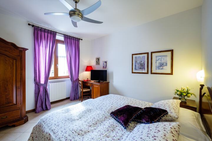 Room 17 of 115