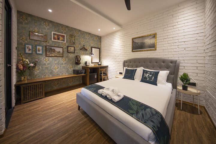 Room 28 of 49