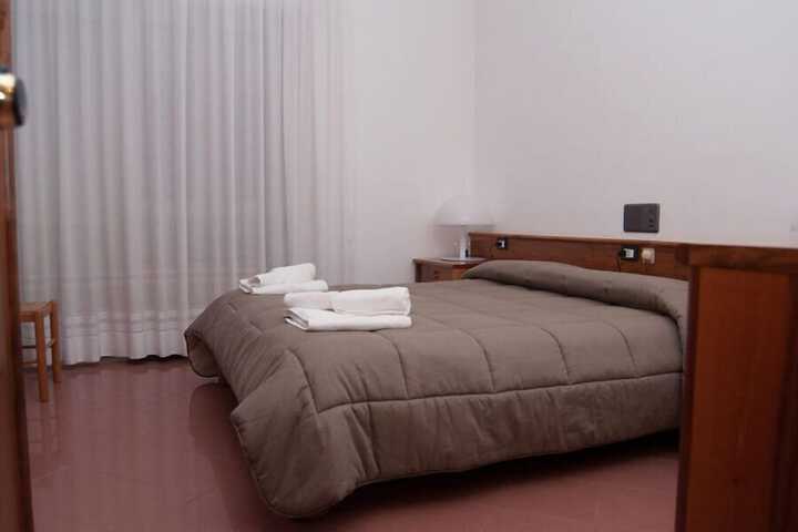 Room 4 of 4