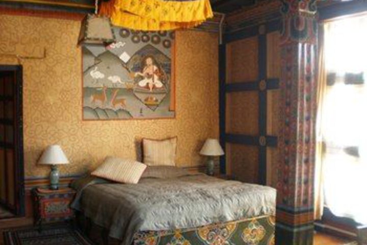 Room 9 of 18