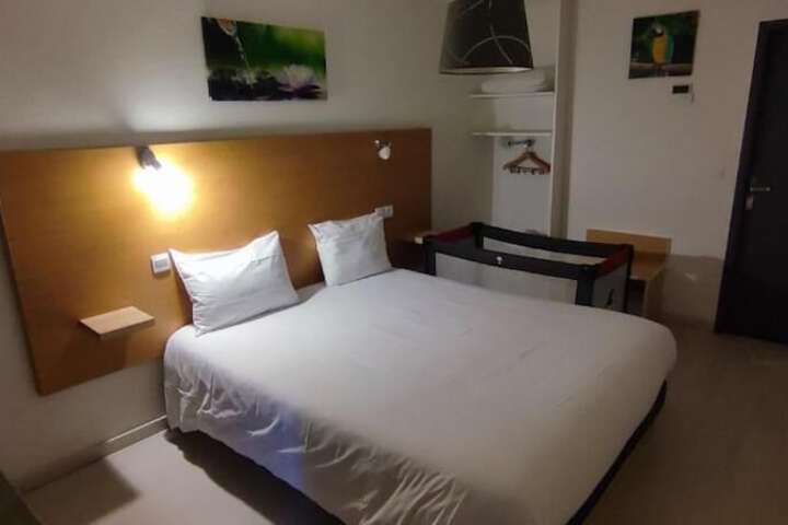 Room 4 of 32