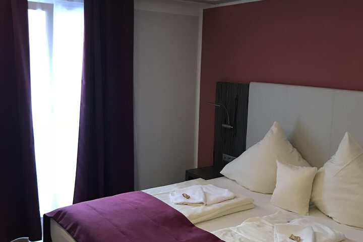 Room 6 of 63