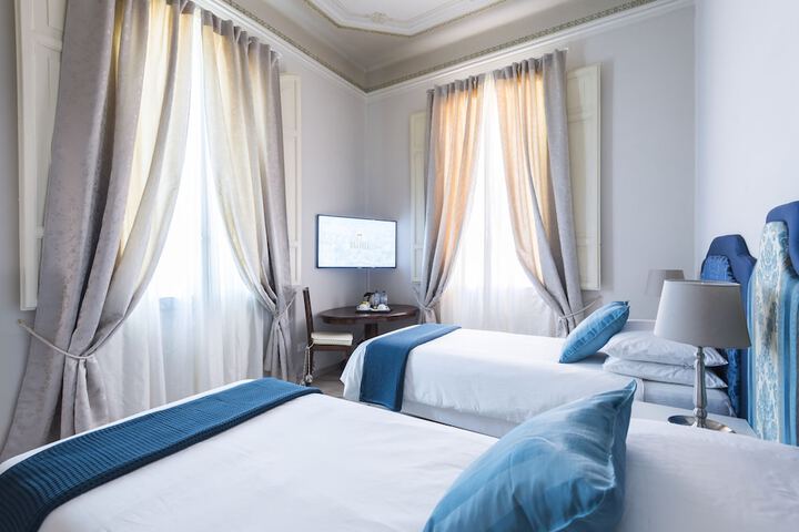 Room 8 of 48