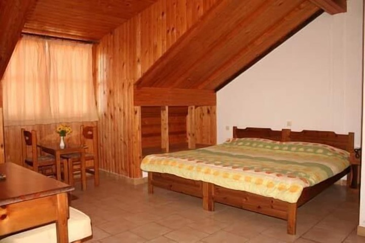 Room 9 of 35