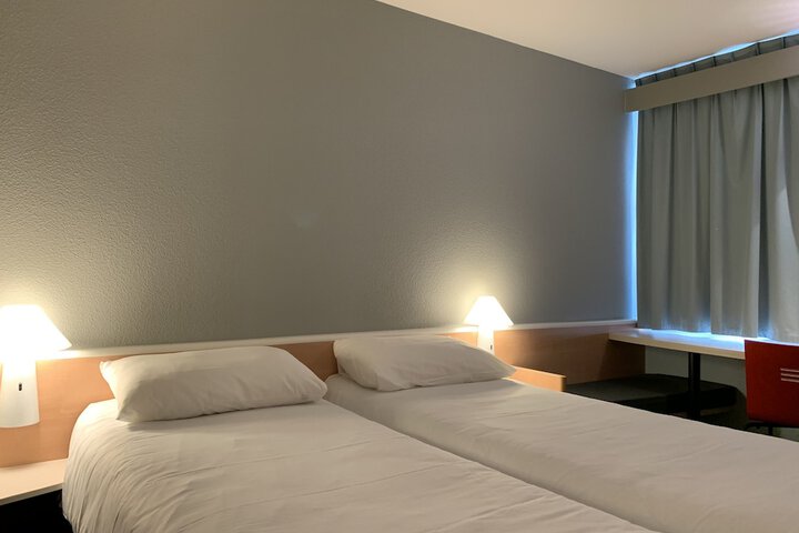 Room 22 of 64