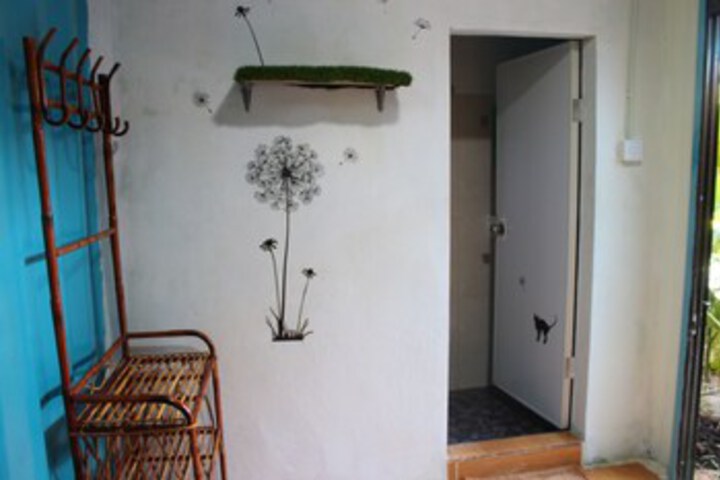 Room 33 of 74