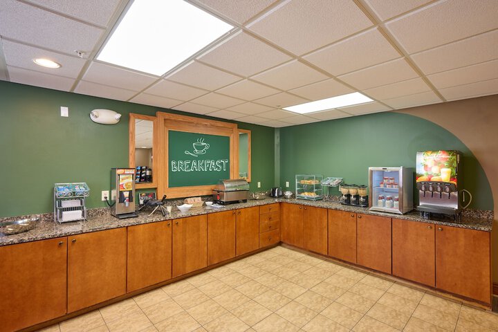 Breakfast/Coffee Service 22 of 31