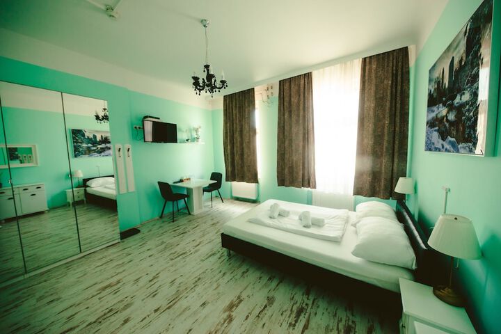 Room 11 of 26